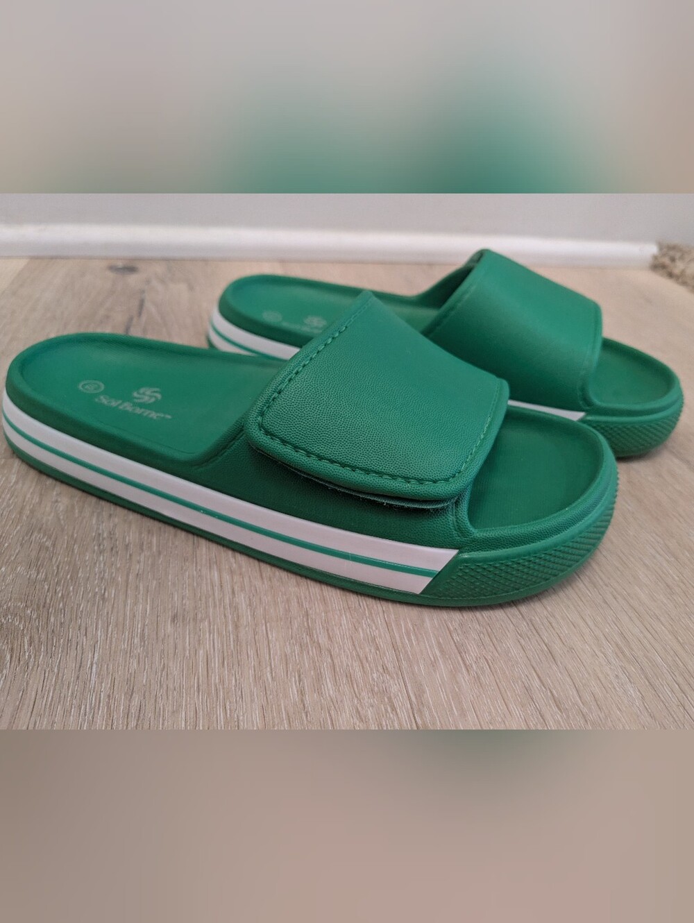 🩴 Sōl Borne Boy's Green Slide Sandals with Adjustable Strap; Size: 1 / 2